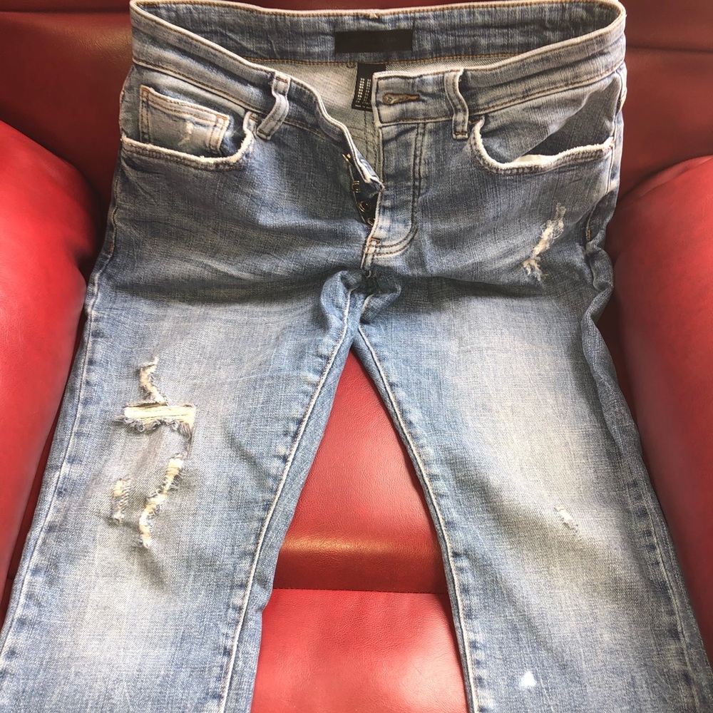 FOREVER21 MENS DISTRESSED DENIM JEANS